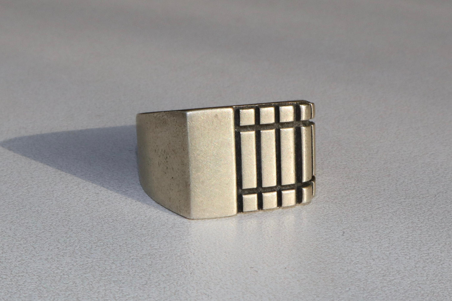 Ring - Grid Lock