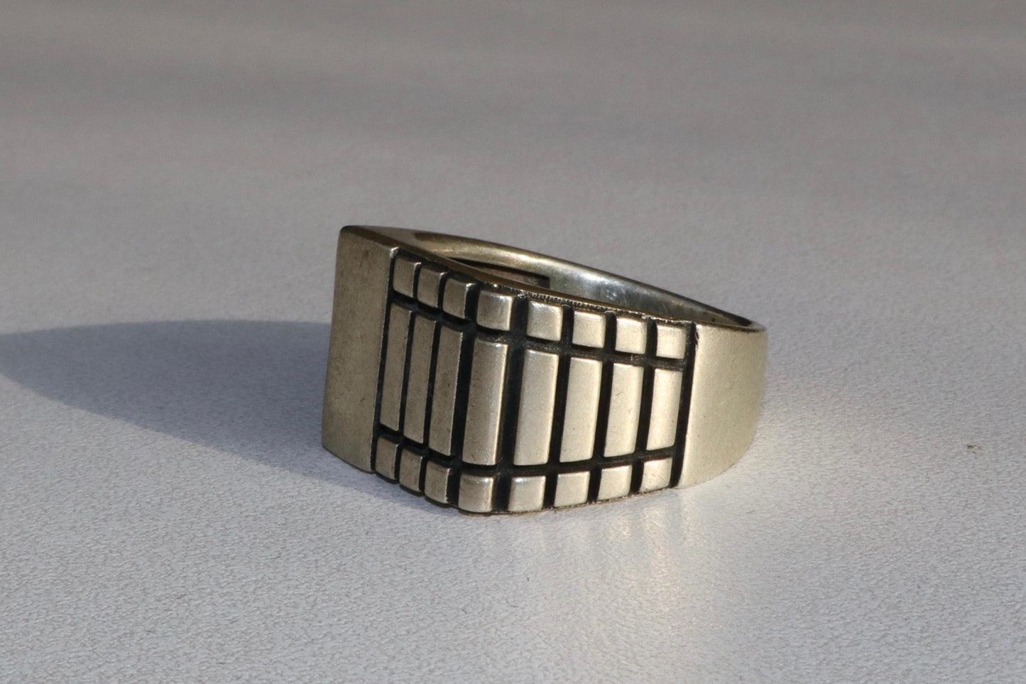 Ring - Grid Lock