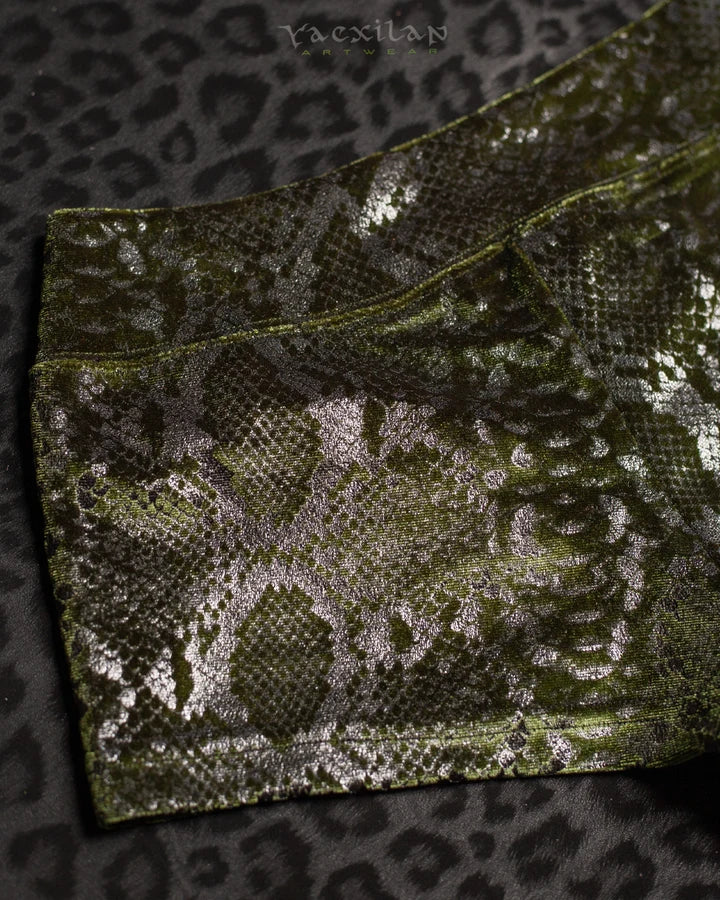 Shorties Fitted - Velvet Kobra - MOSS