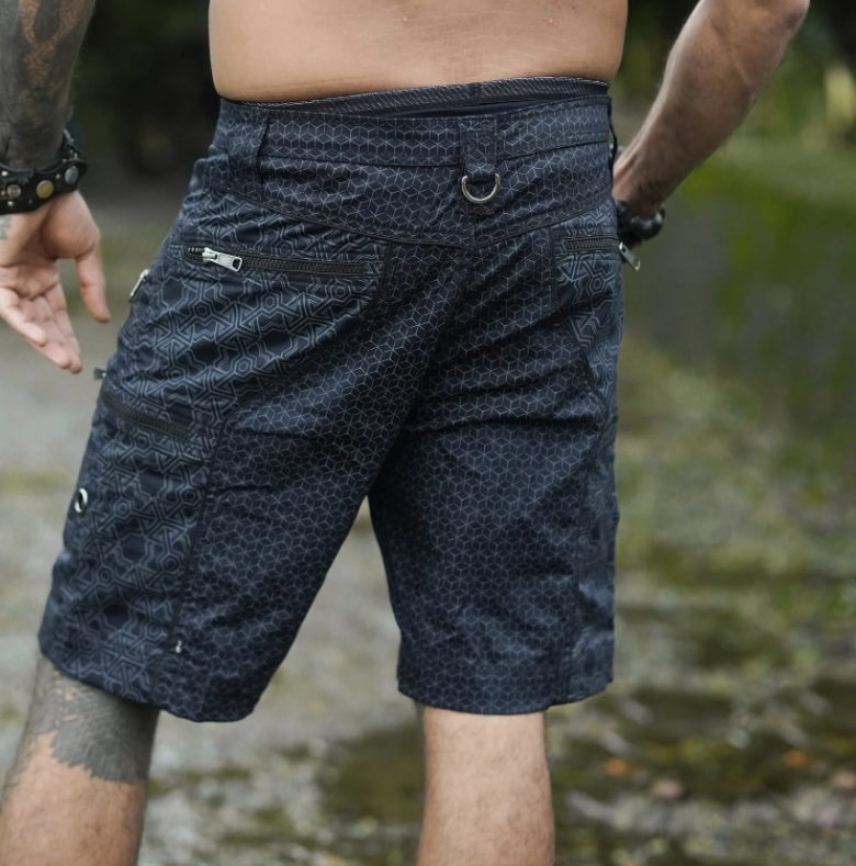 Shorts - Up knee cargo - PYTHAGORAS ABSTRACT black