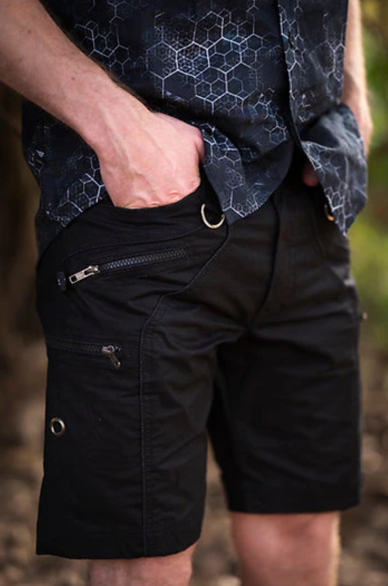 Shorts - Up knee cargo - Plain Black