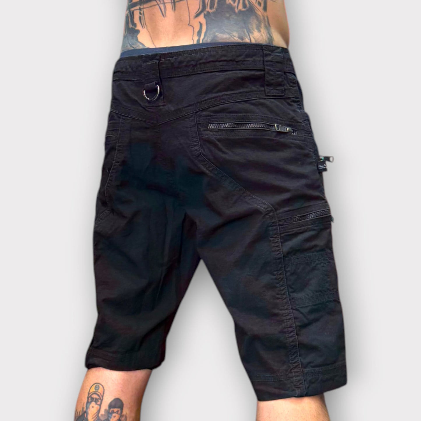 Shorts - Up knee cargo - Plain Black