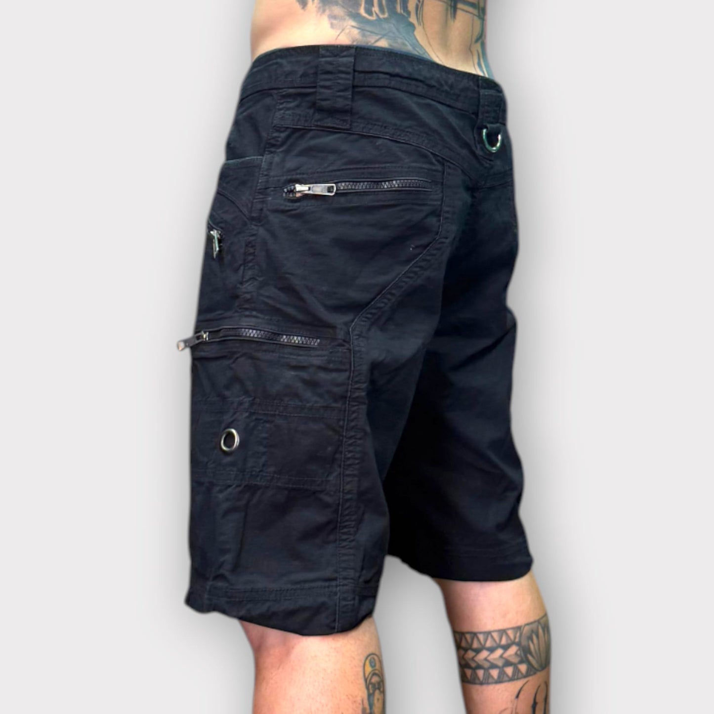 Shorts - Up knee cargo - Plain Black