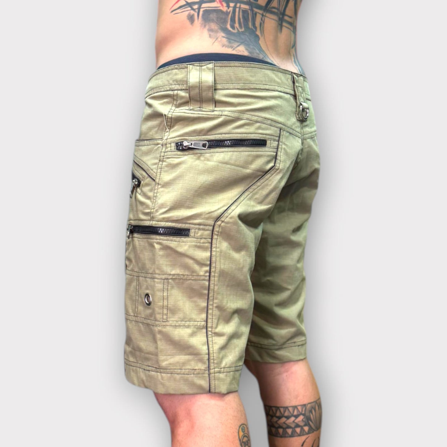 Shorts - Up knee cargo - light green
