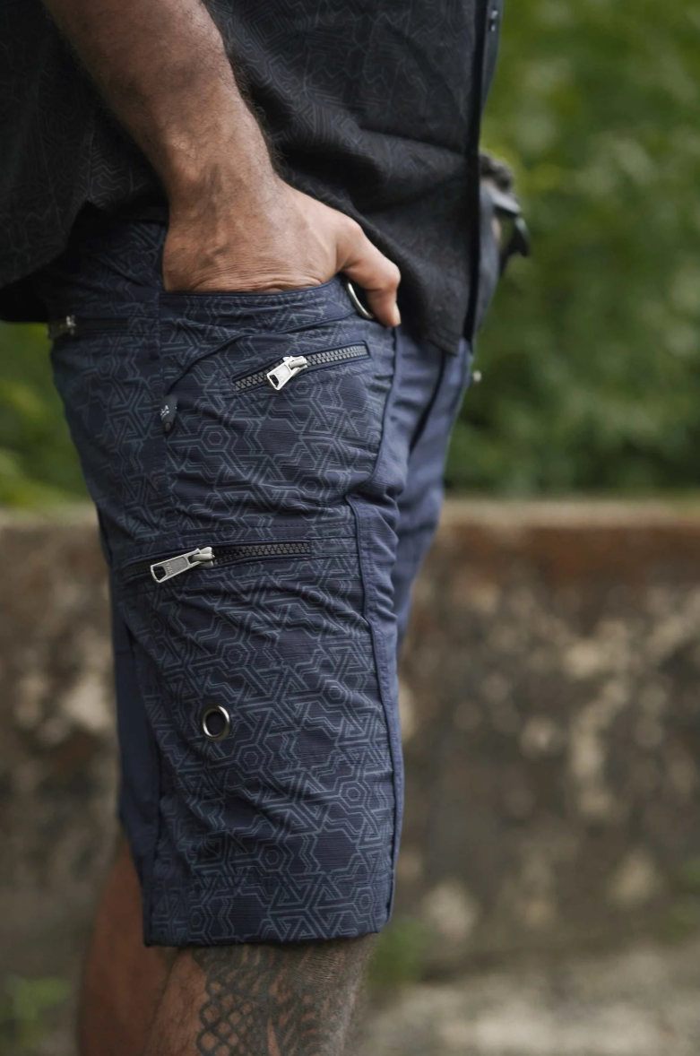 Shorts - Up knee cargo - SEMI PYTHAGORAS black