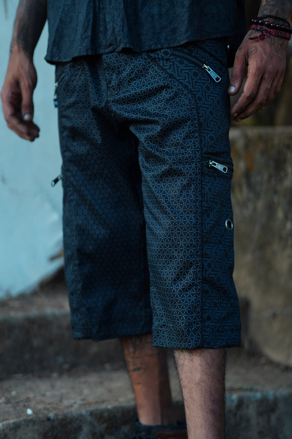 Shorts - Shri Yantra 3/4 - Black Geometry